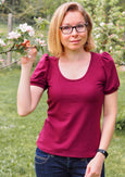 Ida Schnittmuster – Damen T-Shirt mit Puffärmeln in Bordeaux von Konfetti Patterns
