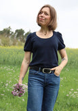 Damen T-Shirt Ida mit Puffärmeln in Dunkelblau – Schnittmuster von Konfetti Patterns