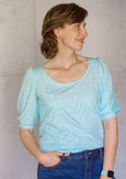 Ida Damen-Shirt mit Puffärmeln und abstraktem Muster in Türkis – Konfetti Patterns Schnittmuster