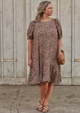 locker-sitzendes-damenkleid-aus-webware-nähen-konfetti-patterns-renate