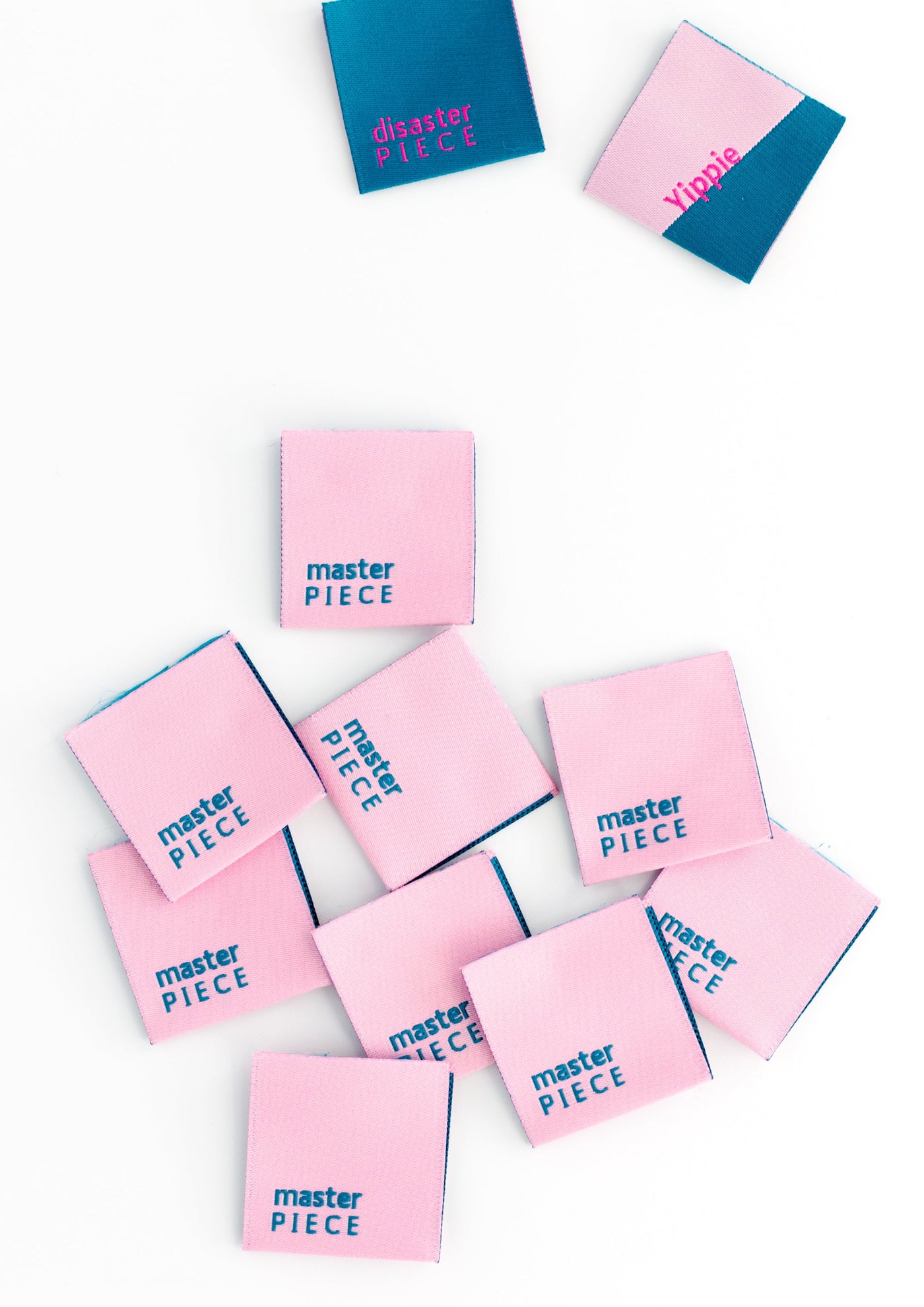 webetiketten-konfetti-patterns-zum-einnähen-mit-aufschrift-master-piece