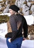 pullover-mit-leo-muster-im-winter-lore-verlauf