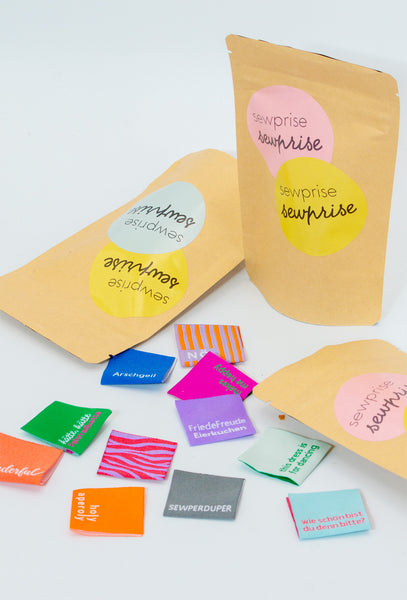 überaschungstüte mit webetiketten