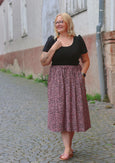 sommerlicher Damenrock in Midi-Länge mit seitlichen Schlitzen und Taschen Schnittmuster von Konfetti Patterns