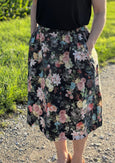 Damenrock nähen mit dem Schnittmuster Bine – Rock mit Gummibund und Taschen aus geblümtem Stoff, ideal für Anfänger und Sommertage