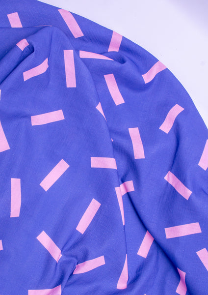 musselin-meterware-baumwoll-stoff-blau-rosa-grafische-muster