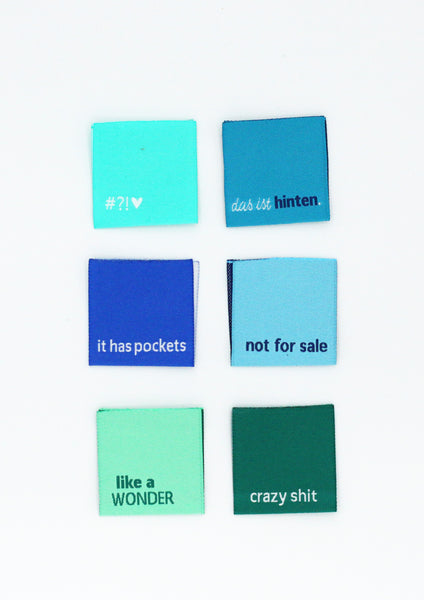 Webetiketten-Set „Ozean“ mit 6 verschiedenen Labels in Blau, Türkis und Grün. Perfekt zum Nähen von Kleidung, Taschen und DIY-Projekten.